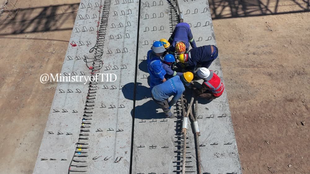 MinistryofTID's tweet photo. #PROGRESSUPDATE:
Beam installation is in progress at the Mabvuku Interchange Construction Project marking another key milestone in the development of the interchange.
#KilometerByKilometer #InfrastructureDevelopment #InfrastructureGrowth #ConstructionUpdate https://t.co/G9VS7JHe0C
