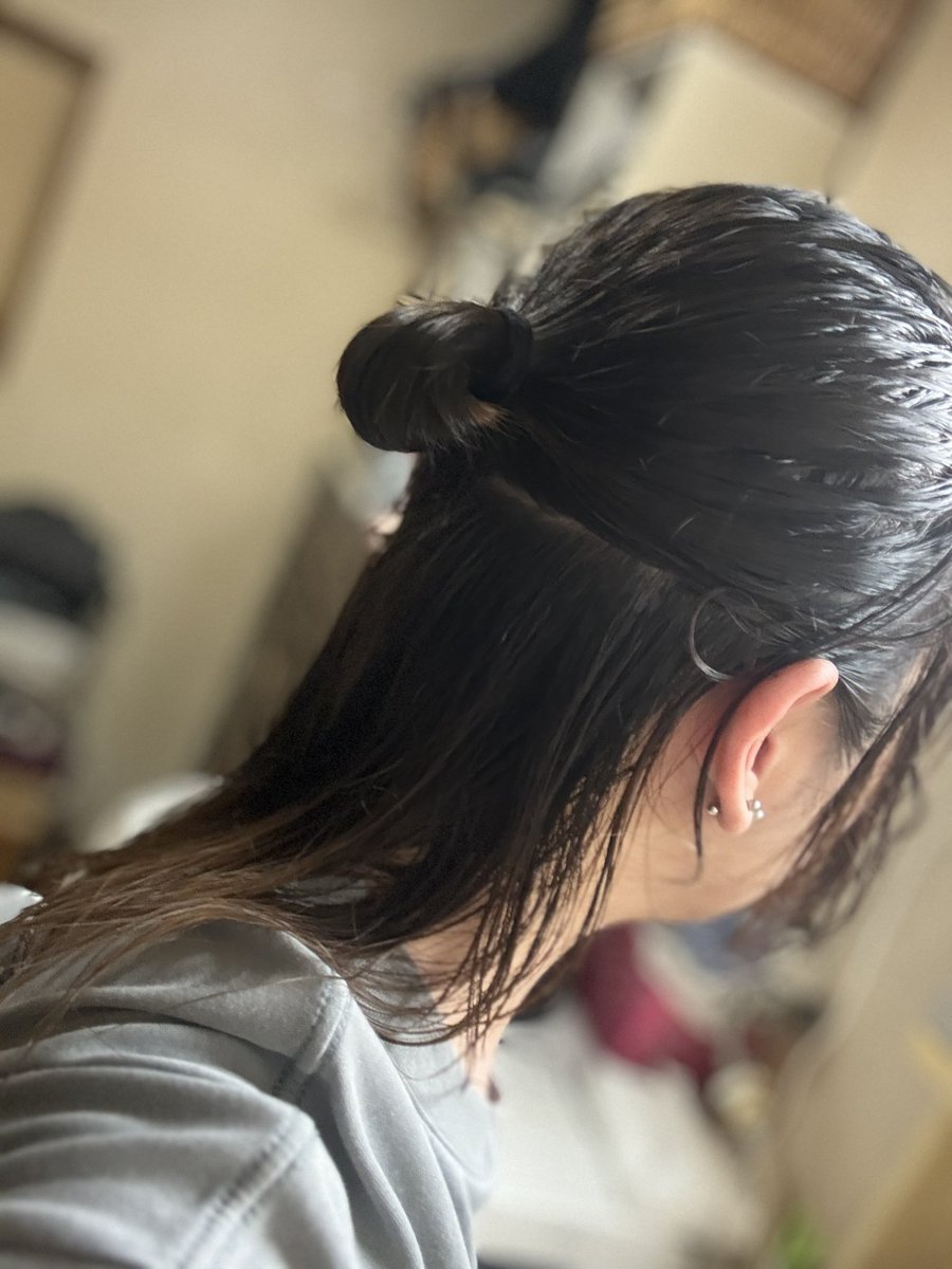 pok1c's tweet photo. ウルフにしてはだいぶ伸びてきた
あと黒髪に戻した https://t.co/HmPFeGwMAv