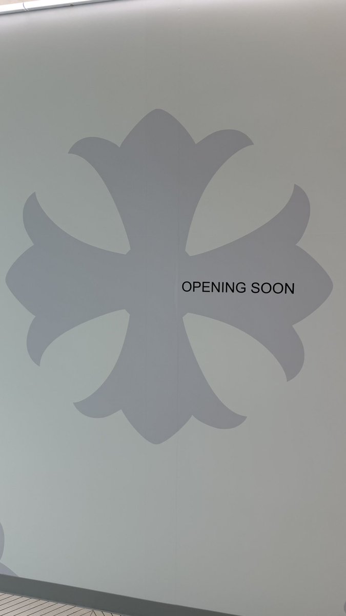 tomozo382's tweet photo. 🇰🇷新世界百貨店江南店2Fのクロムハーツ。まもなくOPENのお知らせあるかもしれません😌 https://t.co/NxYIssjQhp