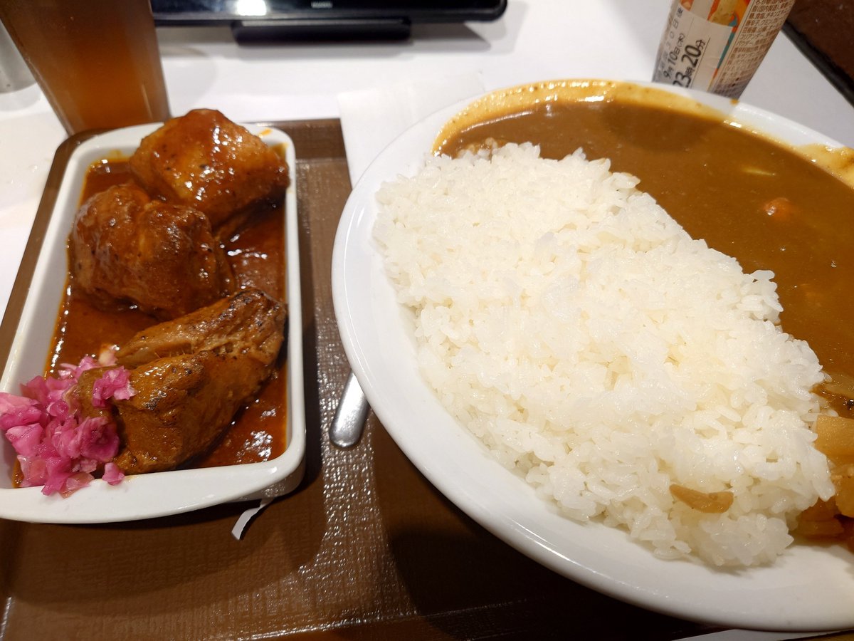 remieru1's tweet photo. すき家のボークロックカレートリプル。
めちゃくちゃ食べ応えある。
メガは食べ切れる自信ある人以外はオススメしません！ https://t.co/9x7eKZz1VC