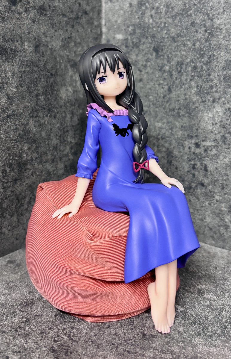 831suky's tweet photo. 魔法少女まどか☆マギカ
ぬーどるストッパー フィギュア 
暁美ほむら

フィギュアの雰囲気は良い感じです😊✨
ただ目のハイライト❓斜線がパッケージと比べると若干太いからか、結構暗く見えます🤔

【獲得個体の重心情報】

・裏面側が重い

・上下は僅かに動く感じはあるが、
　下側が重め

・左右は動く(約1.5cm程)ので、
　外箱表面側から見て、
　左下側が少し重め〜右下側が重め、
　に変わりました🤔
※右側の方が重心寄りやすい

⚠️中身の入れ方や動き方は個体差の可能性あり⚠️

※重量:約261g
※箱:約160×160×200

※🩲は🙅‍♂️

#重心情報 #フィギュア