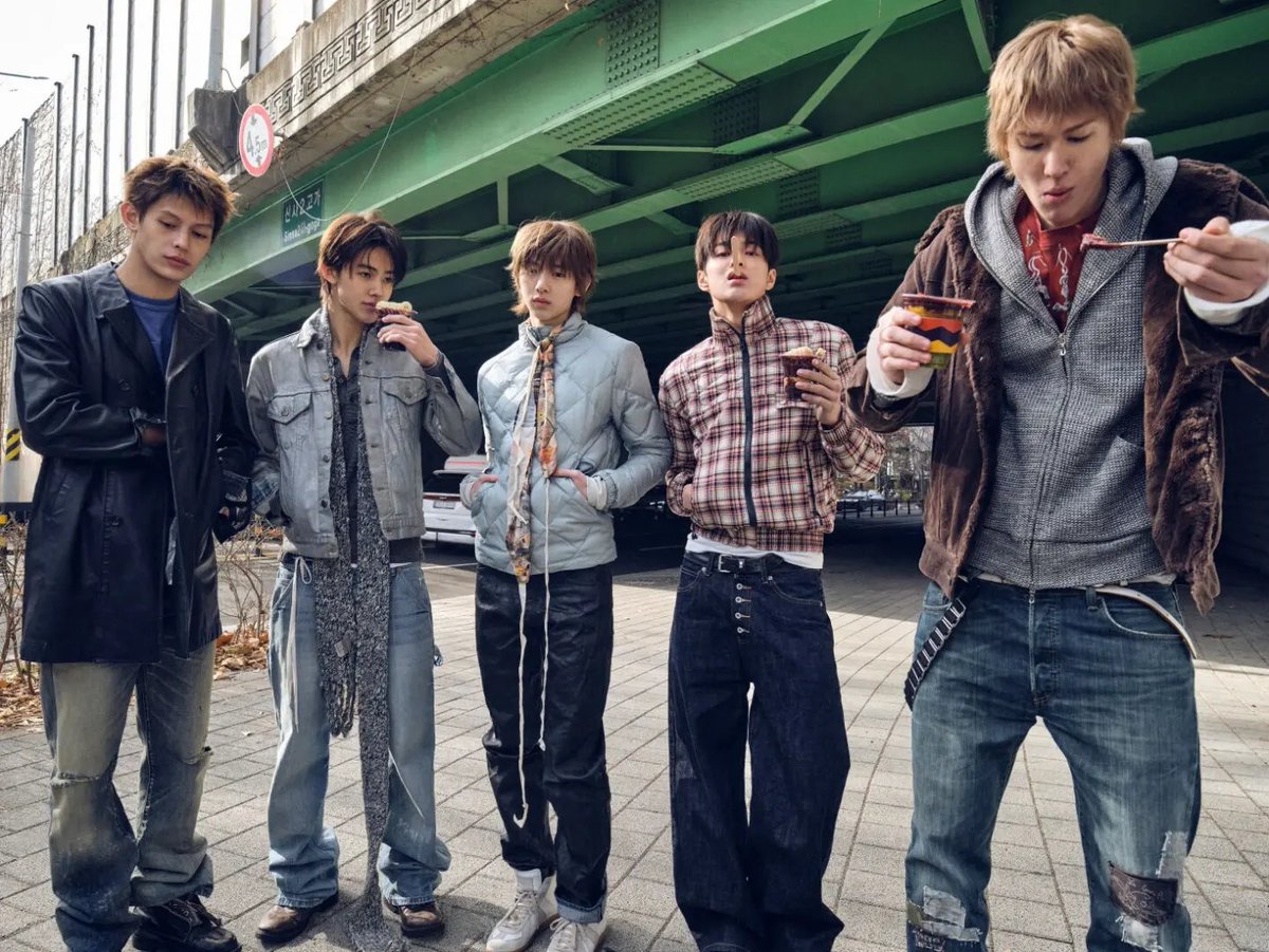 KshowAnalysis1's tweet photo. #StrayKids now joins #TXT, #BTS and #CORTIS as the only acts with songs that have surpassed 10,000 points on M Countdown in 2026 so far.

🥇 “Stick With You” by TXT — 10,700
🥈 “This &amp; That” by Stray Kids — 10,286 🆕
🥉 “SWIM” by BTS — 10,167
4⃣ “REDRED” by CORTIS — 10,160 https://t.co/8jC0aqPdte
