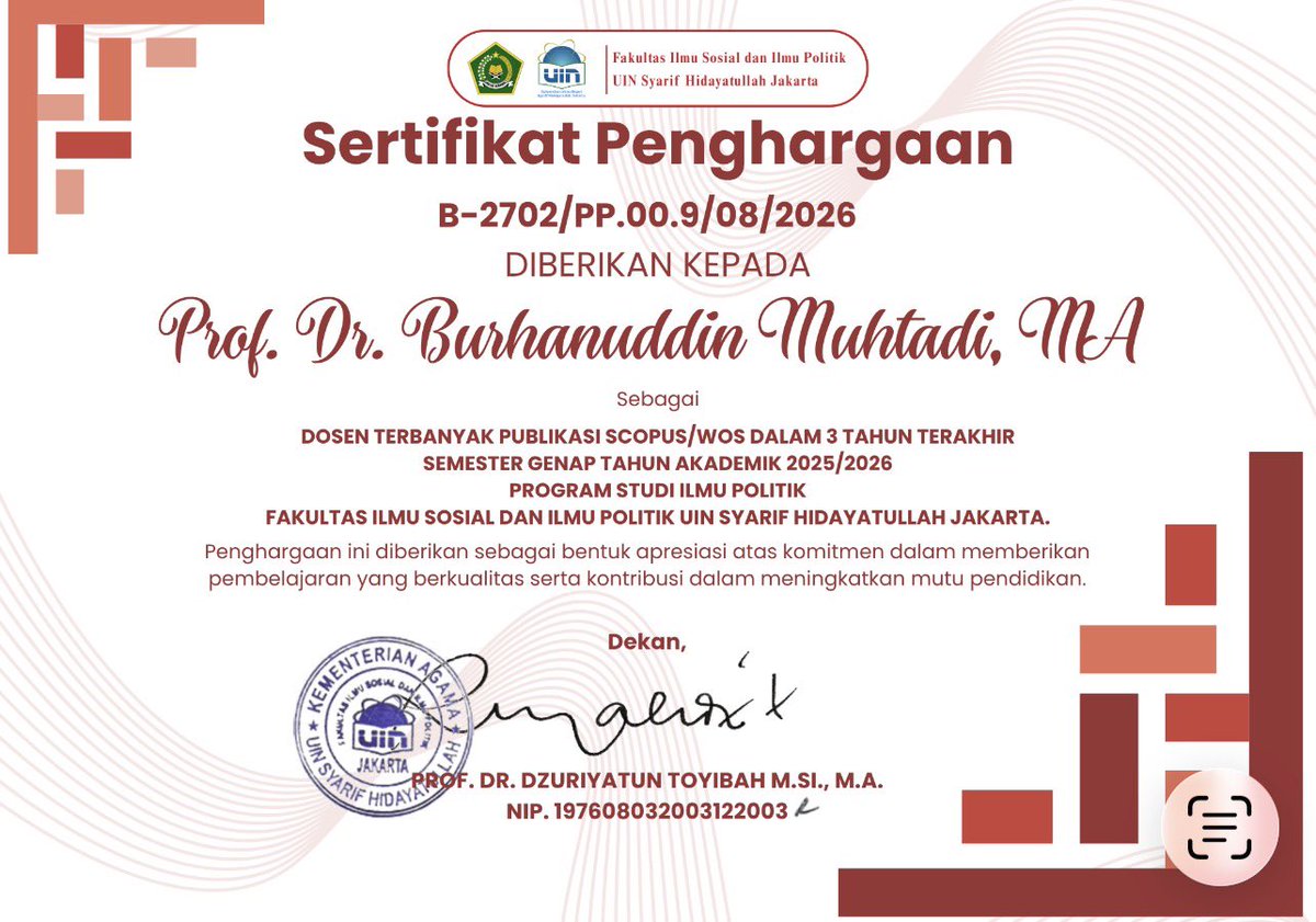 BurhanMuhtadi's tweet photo. Maaf pencitraan 😊

Hari ini Dekan FISIP UIN Jakarta Prof. Dr. Dzuriyatun Toyibah menganugerahkan tiga penghargaan sekaligus kepada saya: 1) dosen terbanyak publikasi SCOPUS/WOS tiga tahun terakhir; 2) dosen terbanyak publikasi Sinta dan, ini yg paling istimewa, 3) dosen terbaik berdasarkan hasil EDOM (Evaluasi Dosen Mengajar) semester genap 2025/2026. Jadi mahasiswa mengevaluasi dosen-dosen yg mengajar mereka berdasar kriteria-kriteria yg ditentukan kampus. Saya sendiri tak sempat hadir dalam penyerahan awards karena telanjur ada komitmen mengisi seminar di sebuah lembaga negara.

Sejak saya mengajar pada 2002, saya tak pernah mengejar penghargaan. Buat saya, mengajar, menulis dan meneliti itu nikmat sekali. Bahkan saya baru diangkat sebagai dosen PNS pada 2011 setelah 9 tahun mengajar tanpa status jelas, tapi itu tak pernah membuat semangat saya patah. Saya selalu senang berkumpul dalam komunitas akademik yg terus “memaksa” kita untuk belajar dan meneliti. Semoga menjadi deposito amal jariyah saya nantinya 😊