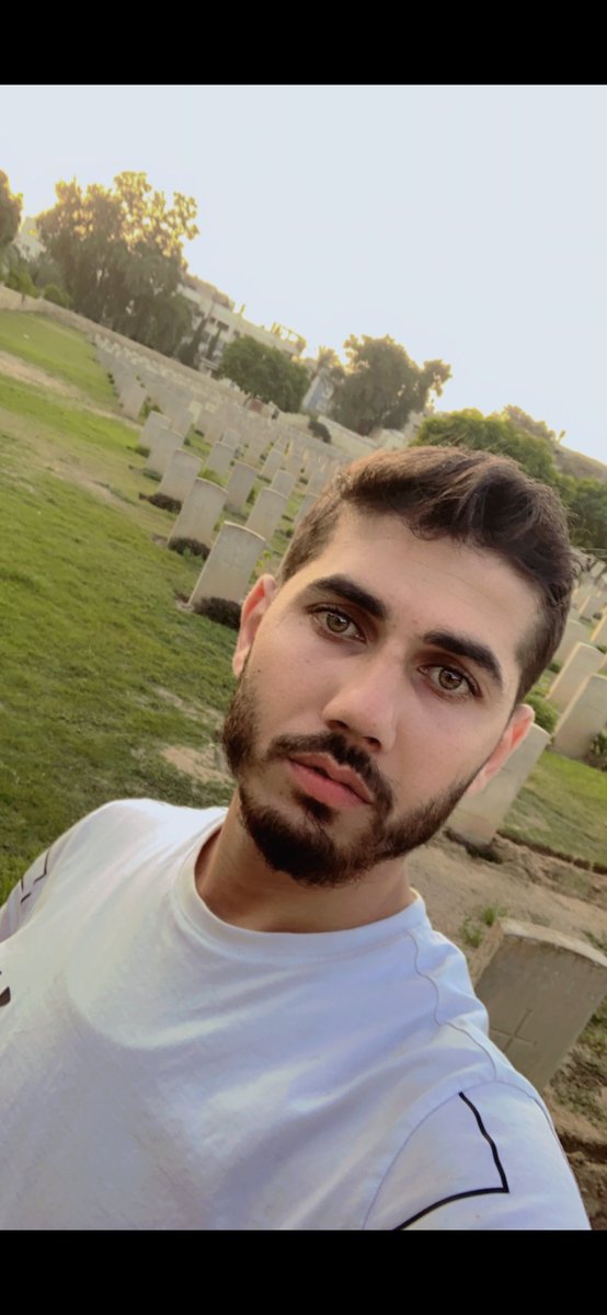 JomaaTaha's tweet photo. مقبرة غزة للحرب.. ذاكرة من تاريخ غزة

هذه الصور من مقبرة غزة للحرب في حي التفاح المعروفة باسم «مقبرة الإنجليز».

يعود تاريخها إلى الحرب العالمية الأولى وخاصة معارك غزة عام 1917 ثم أُضيفت إليها قبور من الحرب العالمية الثانية. وتضم المقبرة آلاف القبور لجنود من جنسيات مختلفة .. https://t.co/dtpv6zZcTK