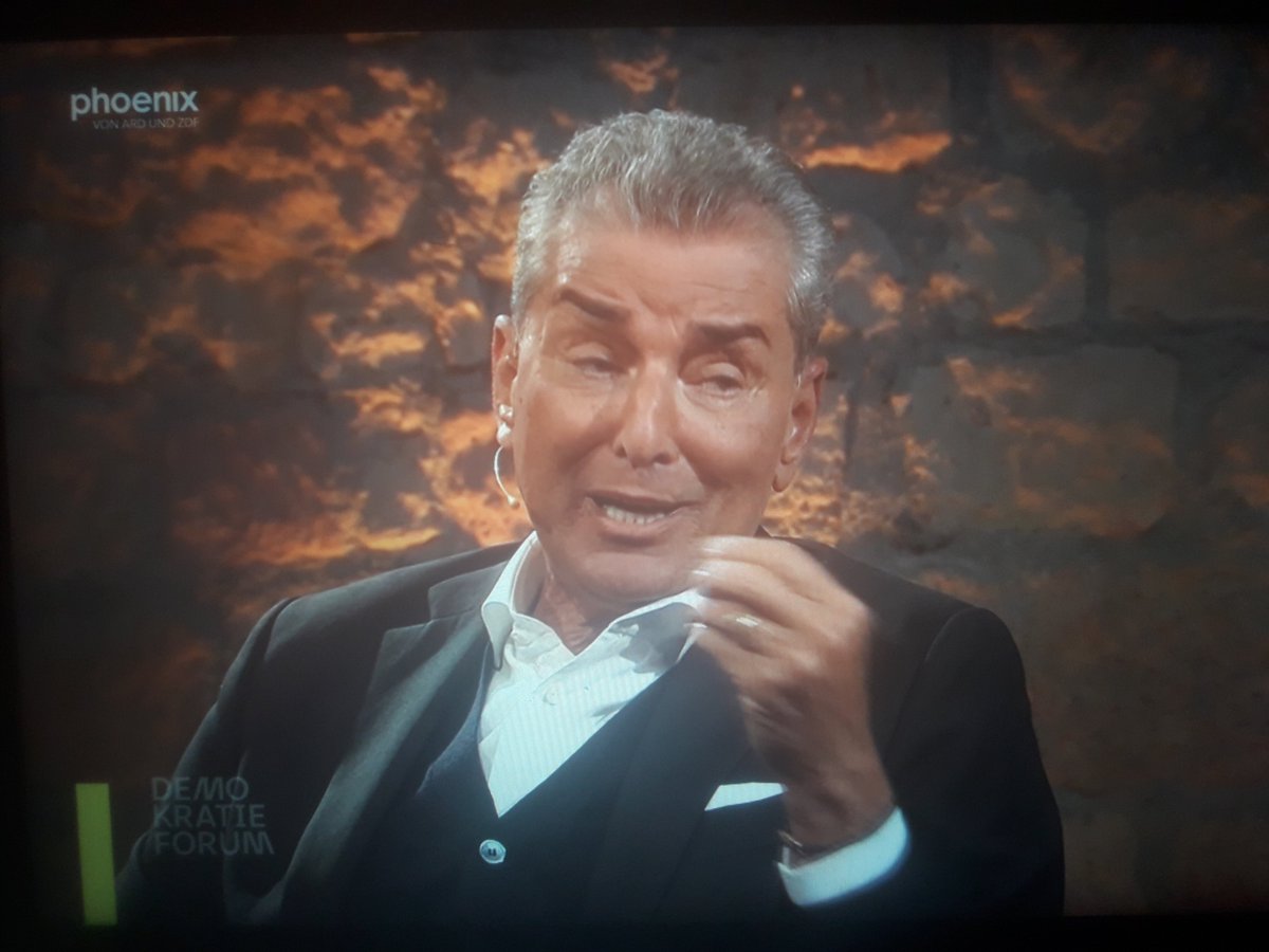 Bea08110's tweet photo. was für ein extrem unsympatischer Mann
ich finde den gruselig https://t.co/MGK44Zk6Iw