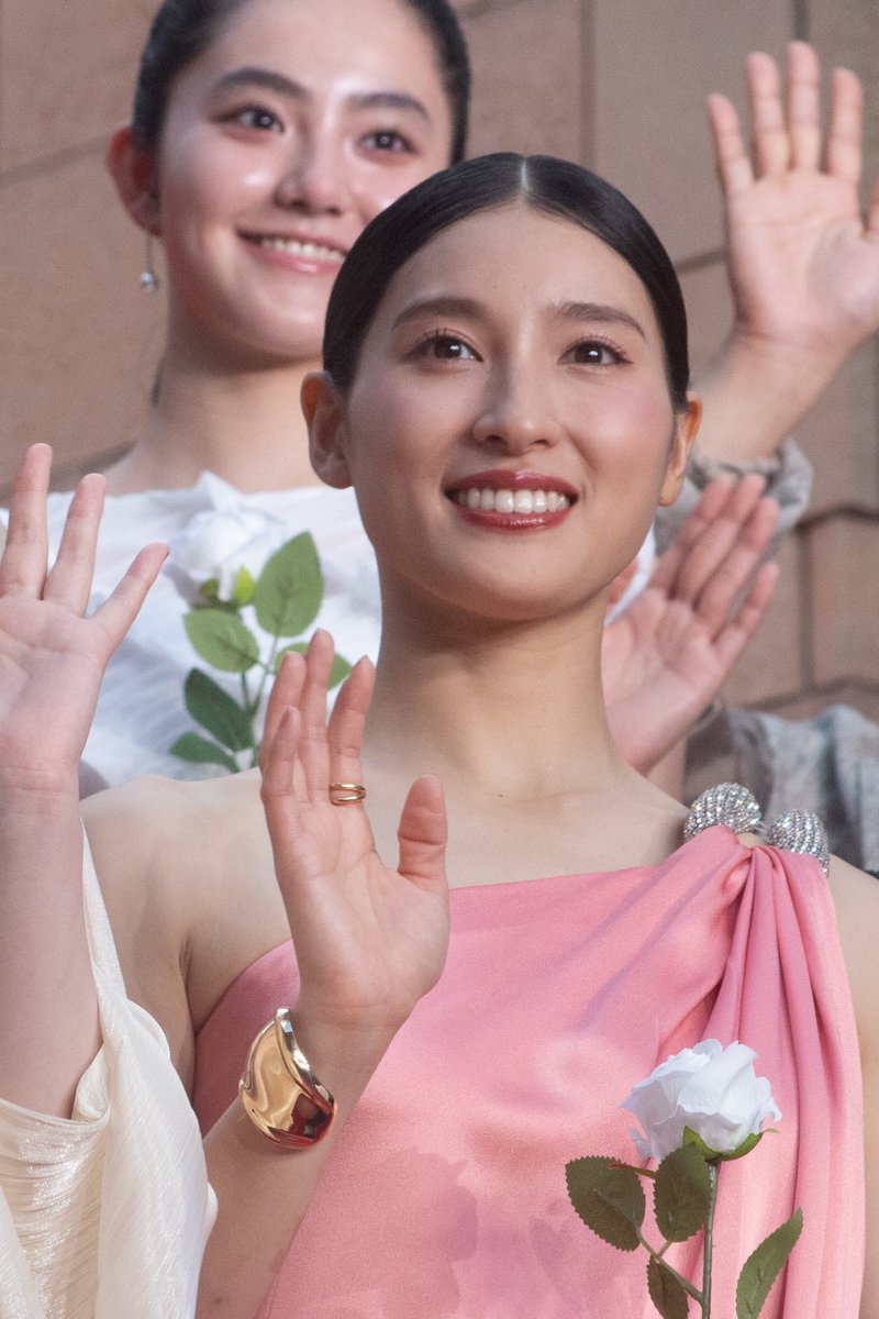 cinemalife_web's tweet photo. 『マッチング TRUE LOVE』レッドカーペットイベント

💬キャスト・監督がレッドカーペットに集結！土屋太鳳「胸がいっぱいです」

👤土屋太鳳、佐久間大介（Snow Man）、豊嶋花、倉悠貴、根矢涼香、冨手麻妙、塚田僚一、瀧七海、濱正悟、加藤史帆、花瀬琴音、伊島空様、真飛聖、内田英治監督

▼記事はこちら
https://t.co/Tjcdm2TvP9

#マッチング