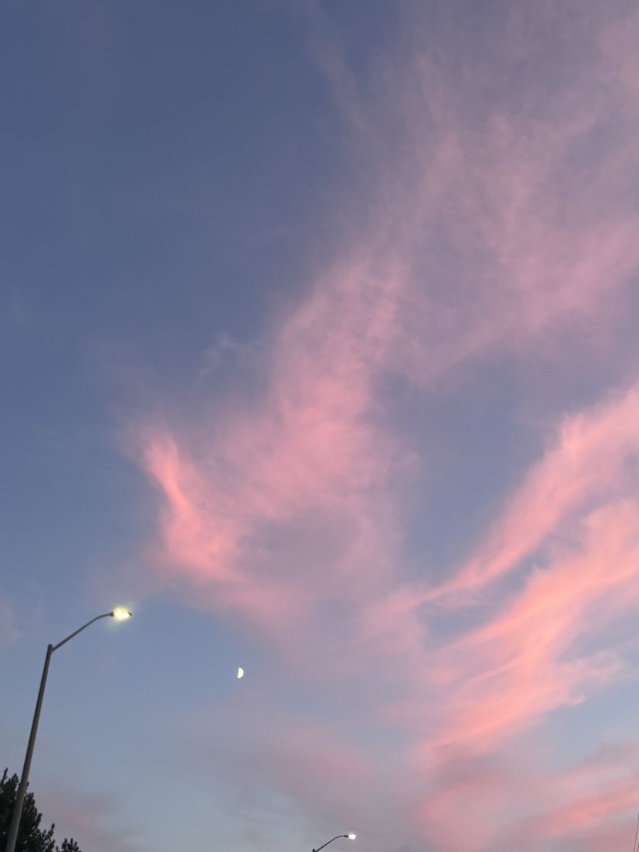 jinsjinetics's tweet photo. the sky has been so borafied ever since bts stepped onto canadian soil like this is so love yourself era core https://t.co/o2ecoFur4U