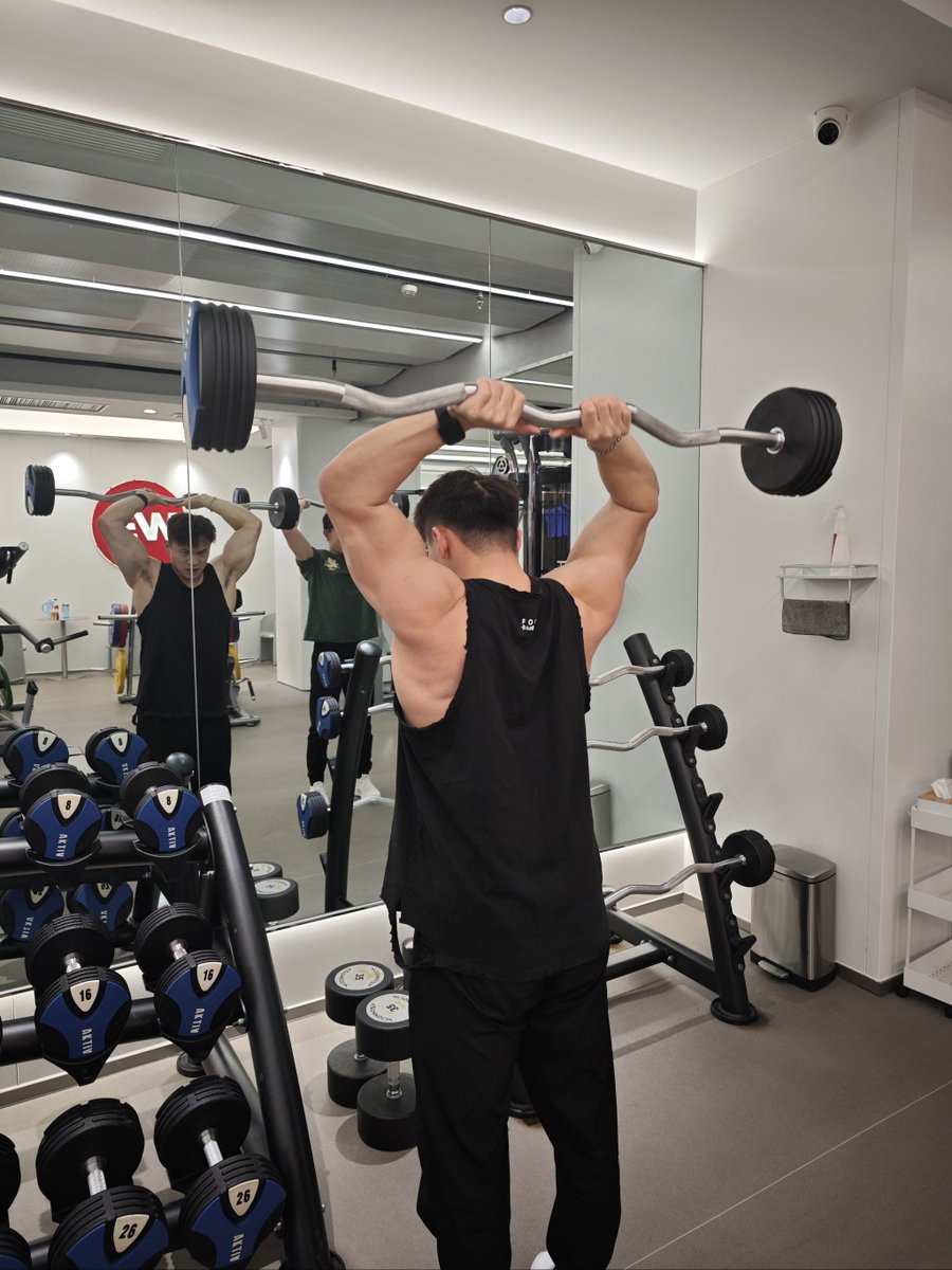 Dirwanbaron's tweet photo. Just hit a new PR in deadlifts—30kg more than 6 months ago! Push past that tiny voice in your head saying you can’t, every small win counts , https://t.co/JukK9ofsdb