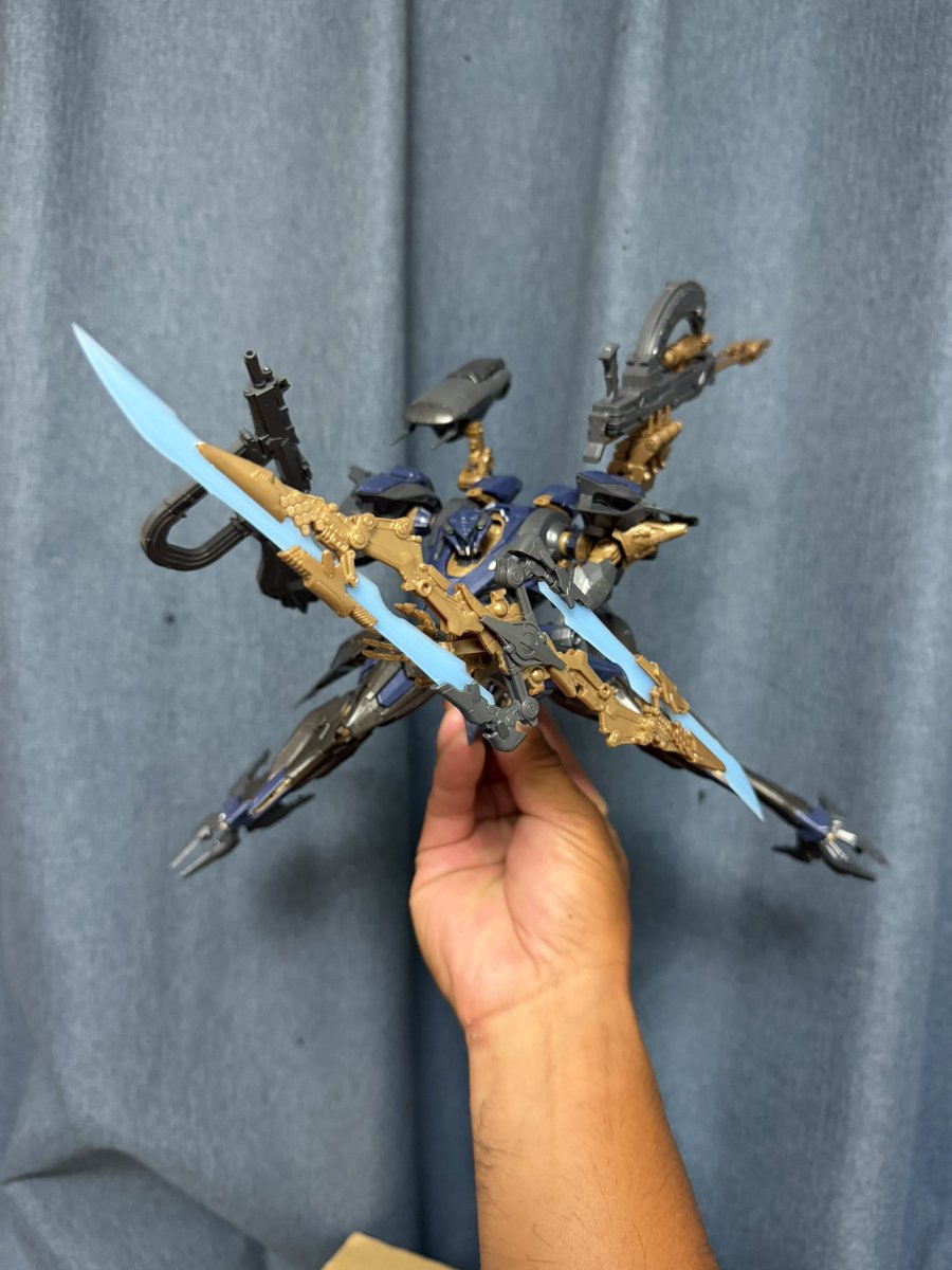 Gr400abs's tweet photo. コトブキヤのスティールヘイズ完成しました！！パーツは非常に細かいのですが作りやすかったです！！1万超えの高額キットですがデカいしカッコいいし大満足です！！待たせたな戦友！！ https://t.co/WncsN8DSAk