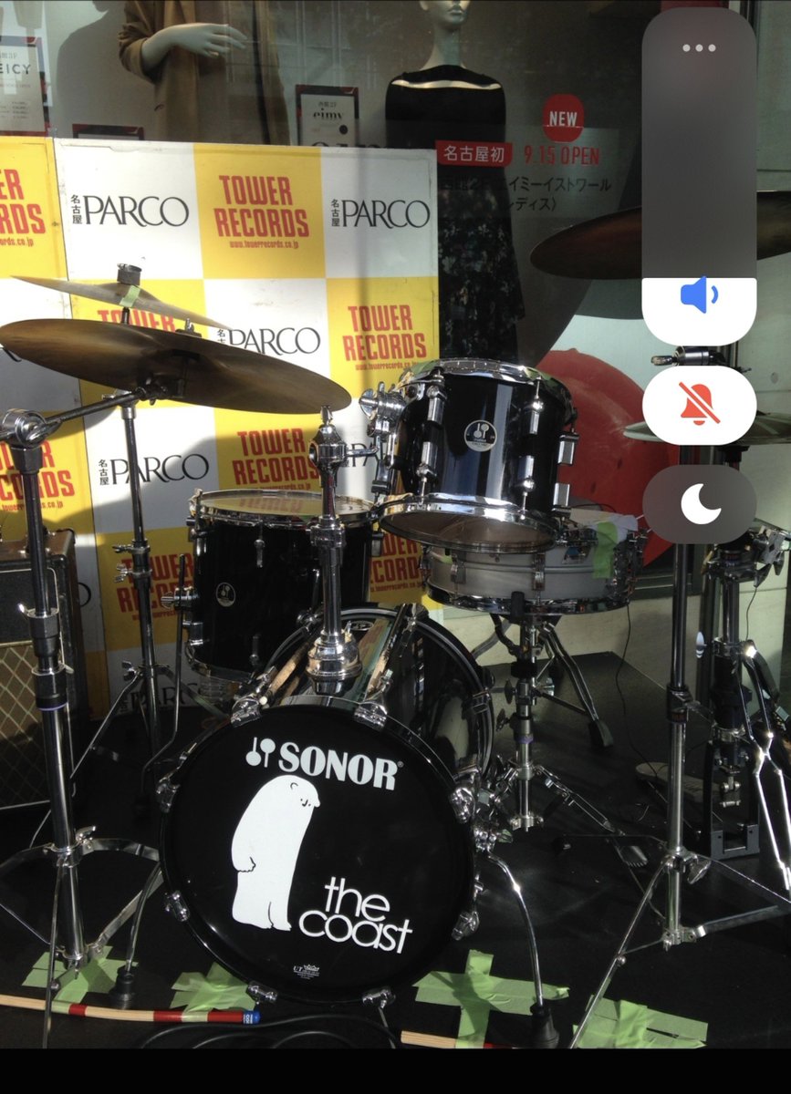 nakamurian's tweet photo. 片付けしていたら、お世話になっていたタワレコの思い出が出てきた。
特典CD、パルコのインストアライブ、ポップアップの写真など。

しかしコロナにより、活動がほぼ休止し
繋がりもお客さんもほぼ無くなった。
また1からバンドを立て直している。
更に飛躍していくので the coastを
応援よろしくお願いします。
