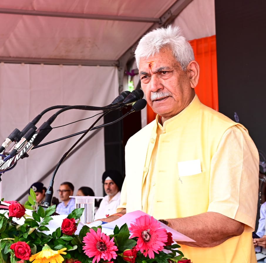 manojsinha_'s tweet photo. Today, visited Karol Krishna, a border village in Kathua district which comes under the Vibrant Villages Programme. I always believe that this land is not India’s last village but it is India’s first village and the gateway where our nation begins.
Border villages are the frontline of India’s identity. Under the leadership of Hon'ble PM Shri Narendra Modi Ji, the border villages of Jammu Kashmir are no longer on the margins but they are now at the center of development. Roads, electricity, telecom, and education have reached every home.