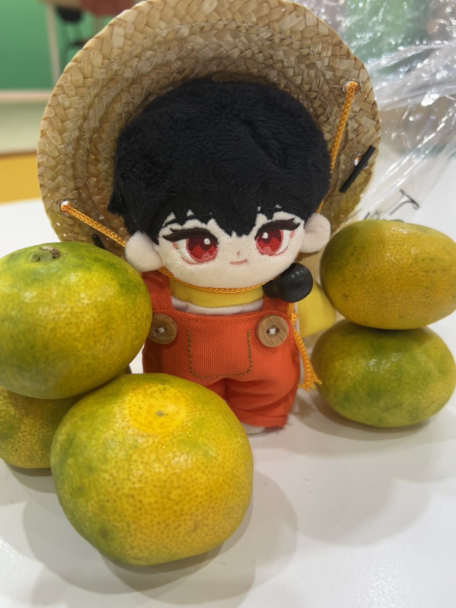 raksa030's tweet photo. 칭구랑 뀰 마싯게 노나먹었습니다😋🍊 https://t.co/nxnubZPAz6