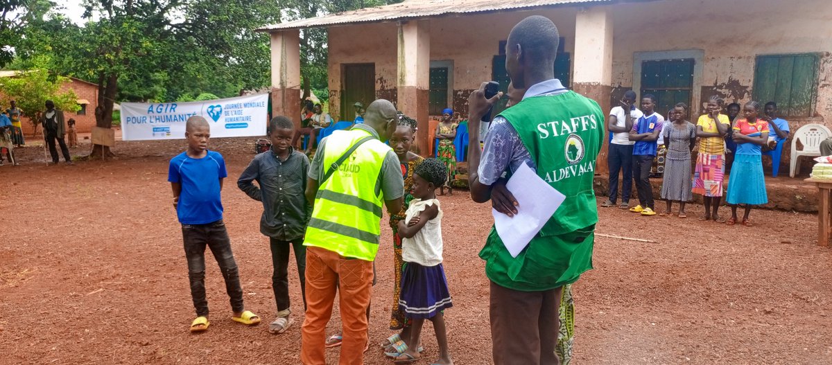 FreddySodea's tweet photo. A l'occasion de la journée mondiale de l'aide humanitaire, rappelons-nous qu'un accès humanitaire sûr et sans entrave est essentiel pour atteindre les populations vulnérables du sud-est. L'insécurité ne doit jamais être un obstacle à l'assistance vitale. #AgirPourLHumanite https://t.co/mvZFJWralI
