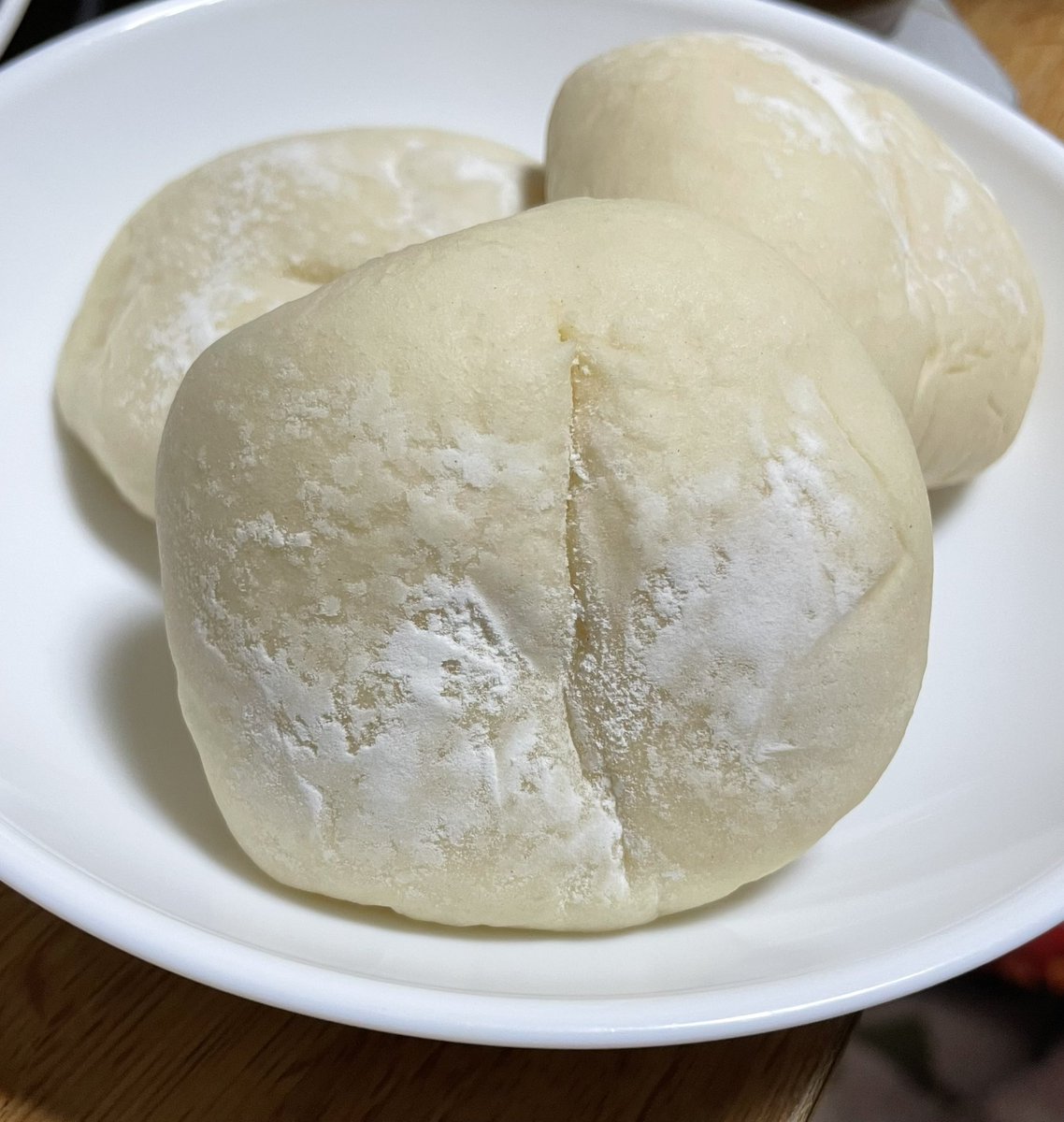 Mizuki_ff14fan's tweet photo. リア友ヒカセンからFF14好きなら絶対食べな！！って言われたからセブンで買ってきました〜😆🎶

なにかのコラボ商品だったのかな？
パッケージには何も描いてなかったんですけどね🤭
前にコラボしたのかな？ねよるさんの配信見ながら食べます💕

#FF14？ https://t.co/mllqgENQVP