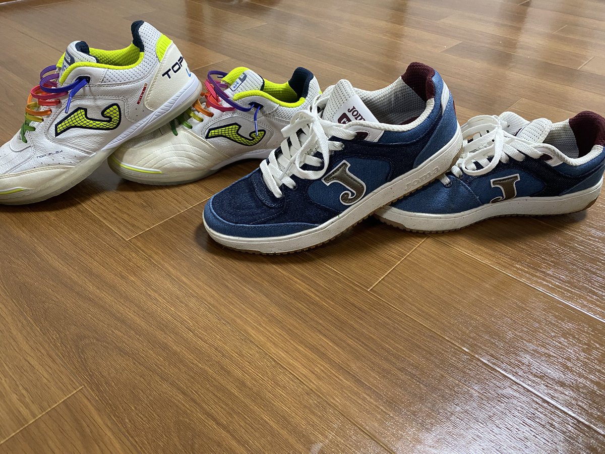 ren_joma's tweet photo. juiceバスツアー行ける人いいな〜🥹
仕事がなければな〜
行く人楽しんでね〜🚎

もう遅いかもやけど、体育館で履くシューズはjomaがおすすめ！！
Jのロゴで両足揃えてJ Jになるよ！！

シューレースを推しのメンカラに変えて推しアピするのもいいね！！

 #juicejuice https://t.co/RYqxZoQS15