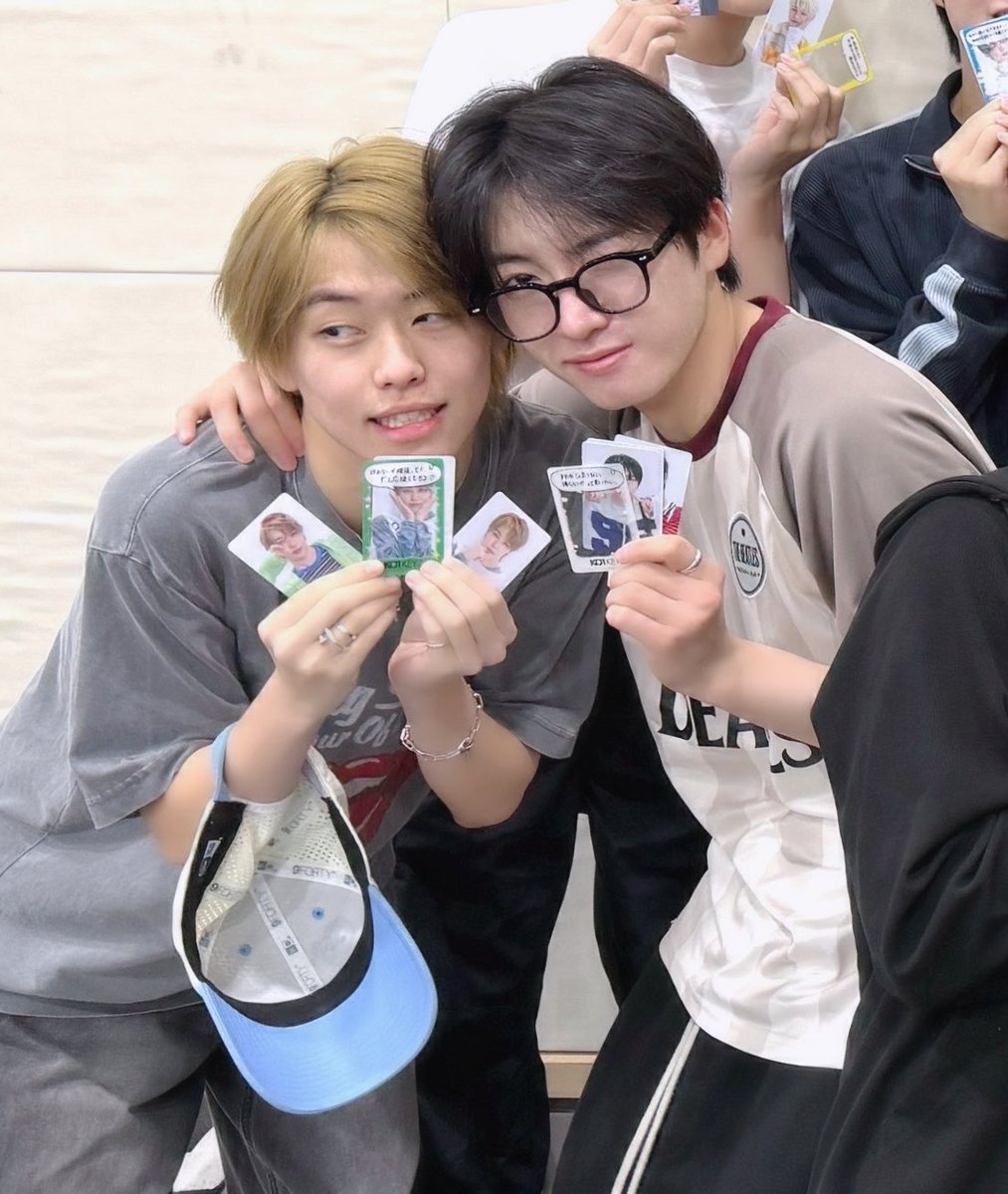 teo04S3's tweet photo. しよっとってなんでこんなに仲良いの笑笑
シヨントレカより可愛い永遠を見せつけてきてオモロ男ありがとう https://t.co/C3UPcMsZ3U