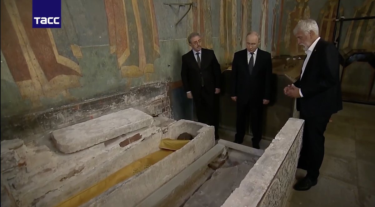 Nat_Vasilyeva's tweet photo. Russia is in the middle of a devastating war: 16 people killed in a Russian strike in Kyiv last night, Russians queuing to get gas, Russia's e-commerce giant losing billions in Ukrainian attacks.
Vladimir Putin: Checking out a newly opened tomb of a 14th century Russian prince. https://t.co/4ZLLtxV4pN