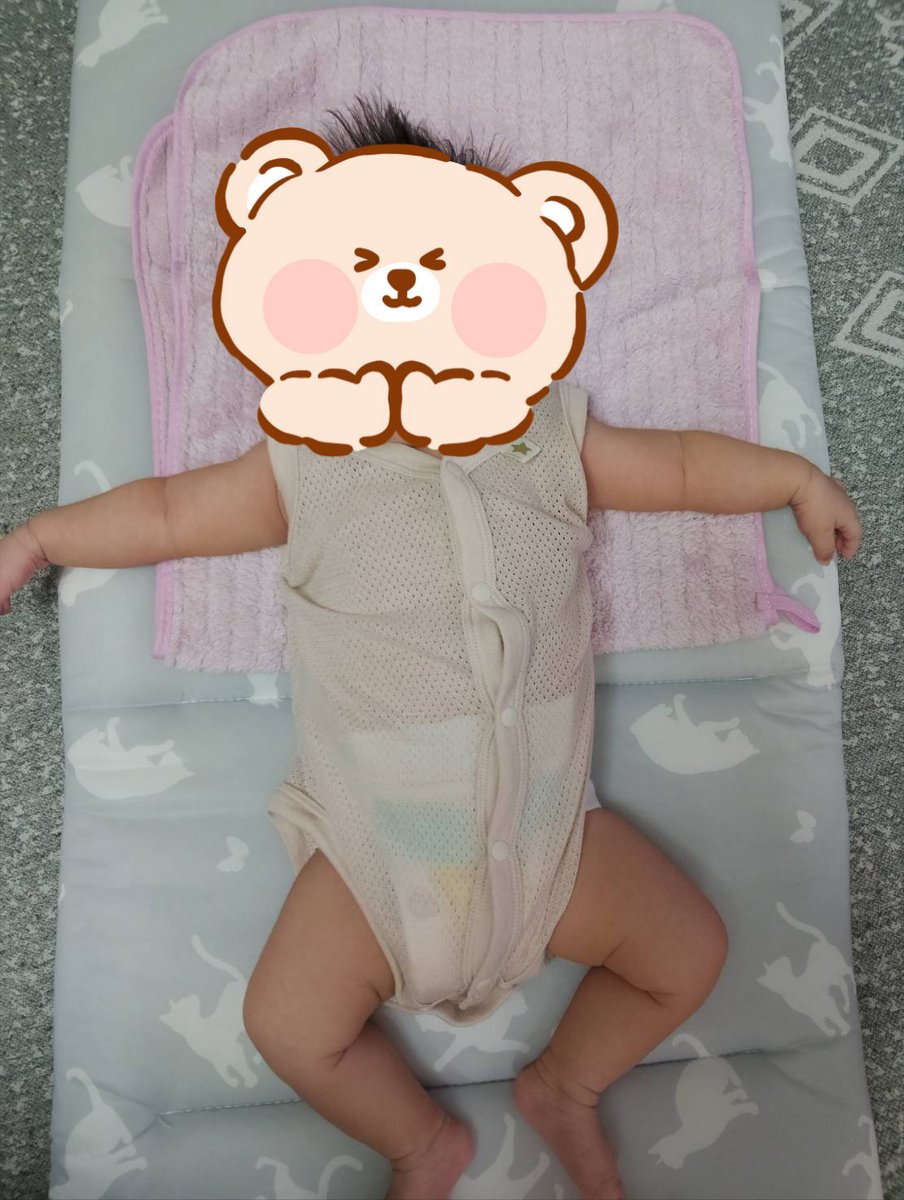 TBG_B_'s tweet photo. 皆様お元気ですか。
私とげとげは単身赴任で働きながら
たまに嫁と娘の所へ帰る生活を
しています。

こちらははりつけされた状態で
寝る。娘です。

可愛いですよね。

可愛いって言え https://t.co/DWyt1I4ENF