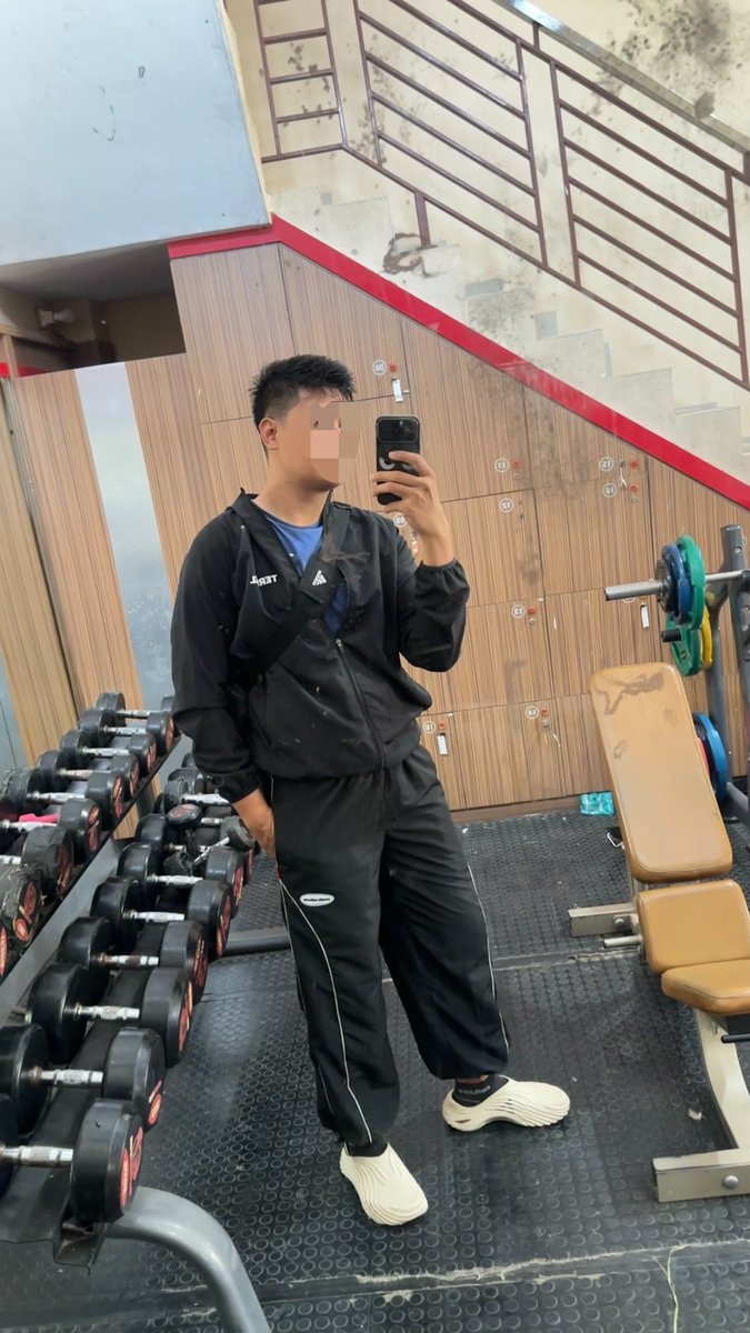 orangbugis123's tweet photo. Ayok Gym bareng sendiri mulu ni #makassar #cuddle https://t.co/57iw33Pe5r