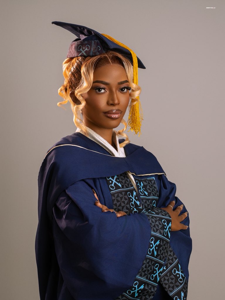 Tina_Obodoke's tweet photo. Pretty, educated and Graduate 🎓

A degree hotter 🔥🥵 https://t.co/lFfXRKJu1c
