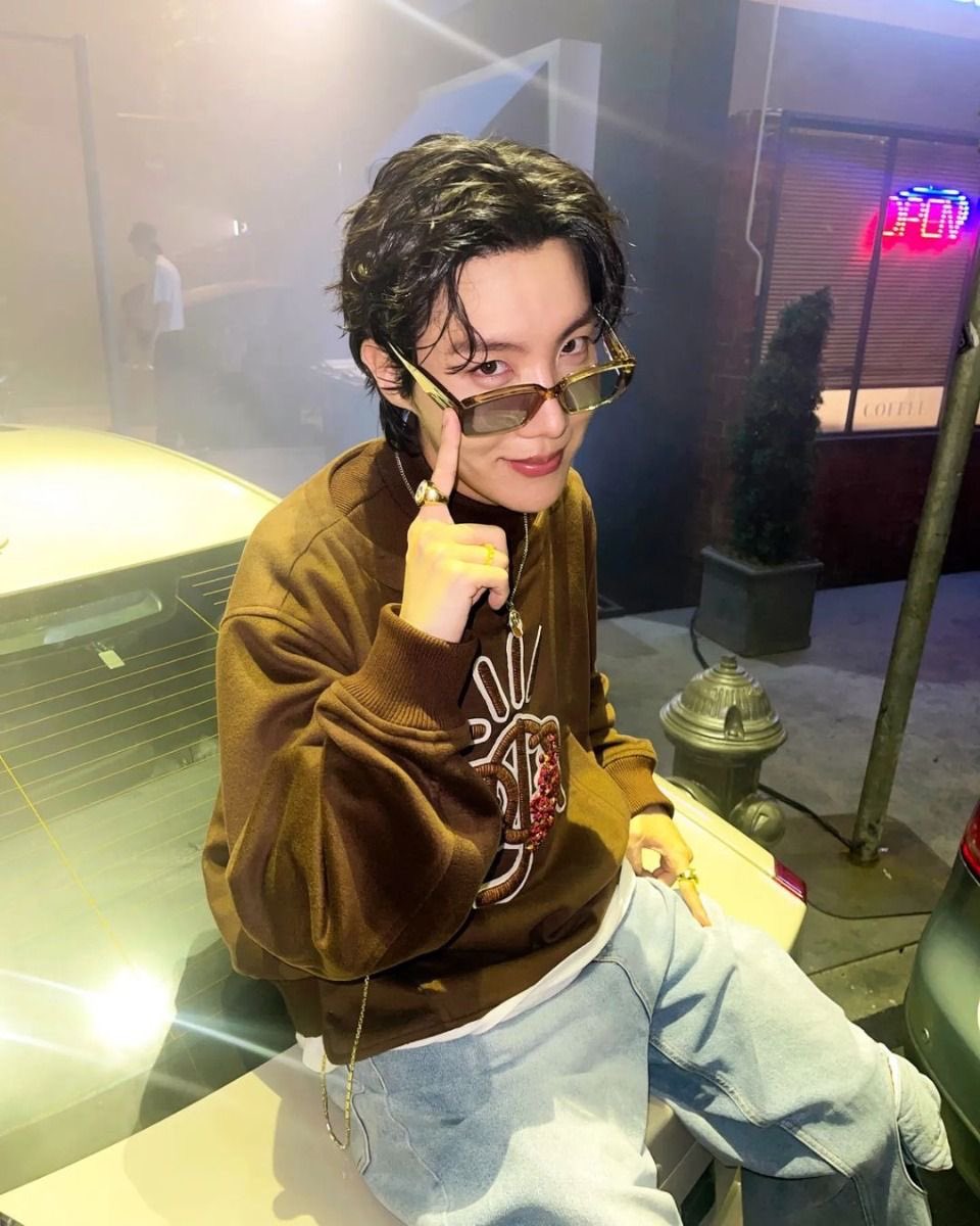 Bunny_Mullky's tweet photo. 🐿️ J-HOPE — HOBI

JHOPE WE LOVE YOU
JHOPE NEVER WALKS ALONE
WE SUPPORT JHOPE FOREVER

#JhopeIsNotAlone
#WeStandWithJhope
#WeSupportJhope
#WeTrustInHoseok https://t.co/4jFnOhhl15
