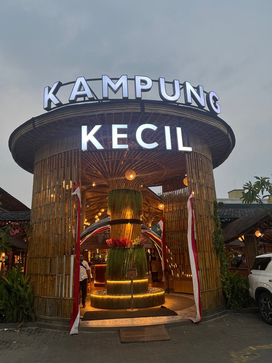 ibuumardanlilo's tweet photo. I'm at Kampung Kecil Abdul Muis in Kecamatan Gambir, Daerah Khusus Ibukota Jakarta https://t.co/6t2YNdGz1I https://t.co/Gm7HLKiIZ9