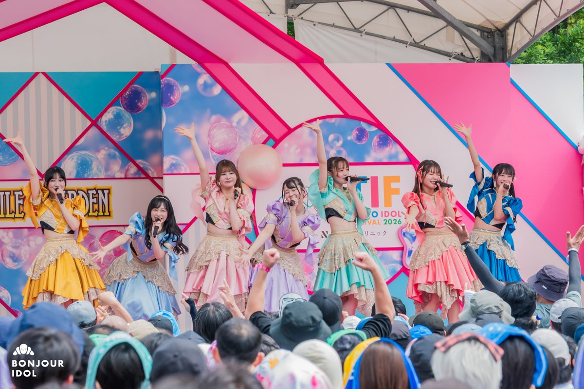 bonjour_idol's tweet photo. 【#TIF2026 - Saturday】

We got a brief glimpse of them at Japan Expo Paris 2025 and again on last 8/8 in Tokyo, but it was an absolute thrill to see Batten Shoujo-tai set the SMILE GARDEN on fire! 🔥

@battengirls_jp @TIP_TIF_staff 
#ばってん少女隊 #ばっしょー #BonjourIdol https://t.co/MwwSB9wjtY