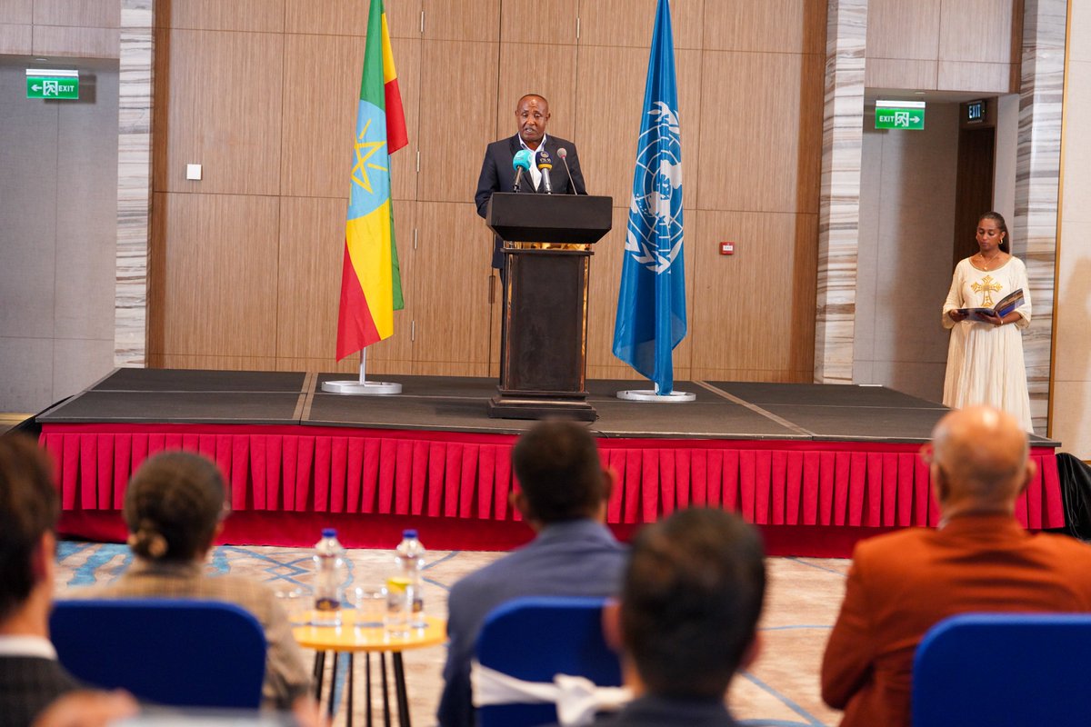OCHA_Ethiopia's tweet photo. On #WorldHumanitarianDay, the Government of Ethiopia, humanitarian partners, the diplomatic community and the UN gathered in Addis Ababa to honour those who serve - and those we have lost.

A shared message: those who provide and receive humanitarian assistance are #NotATarget. https://t.co/DLKCtlm6mU