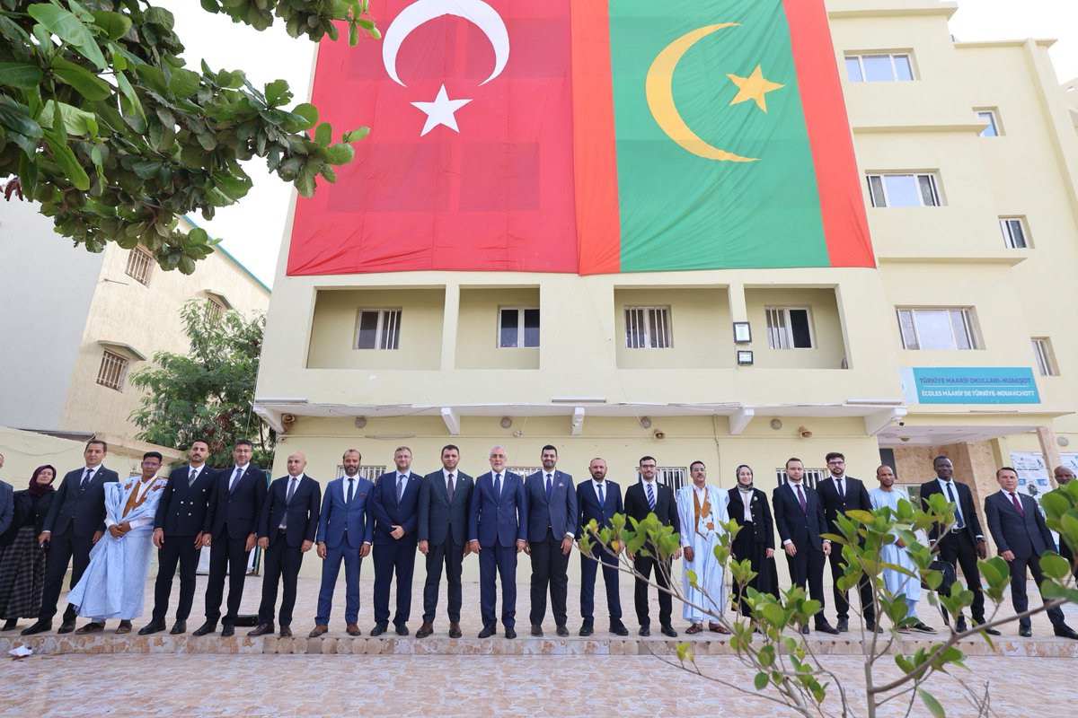TMaarifVakfi's tweet photo. Çalışma ve Sosyal Güvenlik Bakanı Prof. Dr. @isikhanvedat, Moritanya temasları kapsamında Nuakşot’taki Maarif Okullarımızı ziyaret etti.

TİKA Başkan Yardımcısı Dr. Ali Ercan ve beraberlerindeki heyetin de eşlik ettiği ziyarette Bakan Işıkhan, okul yöneticileri ve eğitim kadrosuyla bir araya gelerek Vakfımızın Moritanya’daki eğitim faaliyetleri ve gelecek dönem çalışmaları hakkında bilgi aldı.

Türkiye ile Moritanya arasındaki eğitim ve kültür alanındaki iş birliğinin de ele alındığı ziyarette Bakan Işıkhan, Vakfın ülkedeki çalışmalarından duyduğu memnuniyeti ifade etti.