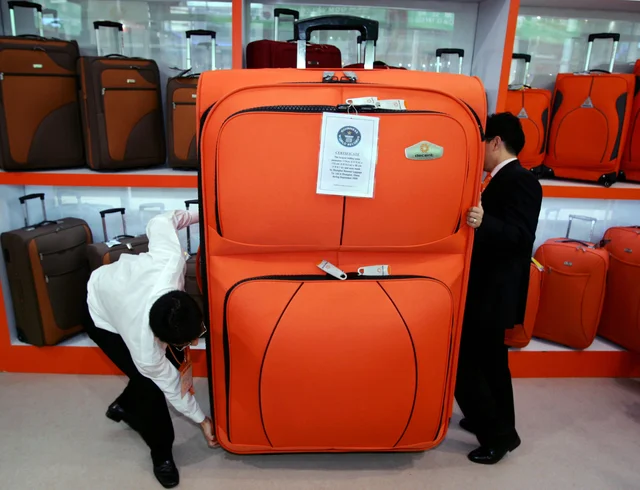 wonk1m's tweet photo. fyi, my one suitcase. https://t.co/2GjefYyuYT