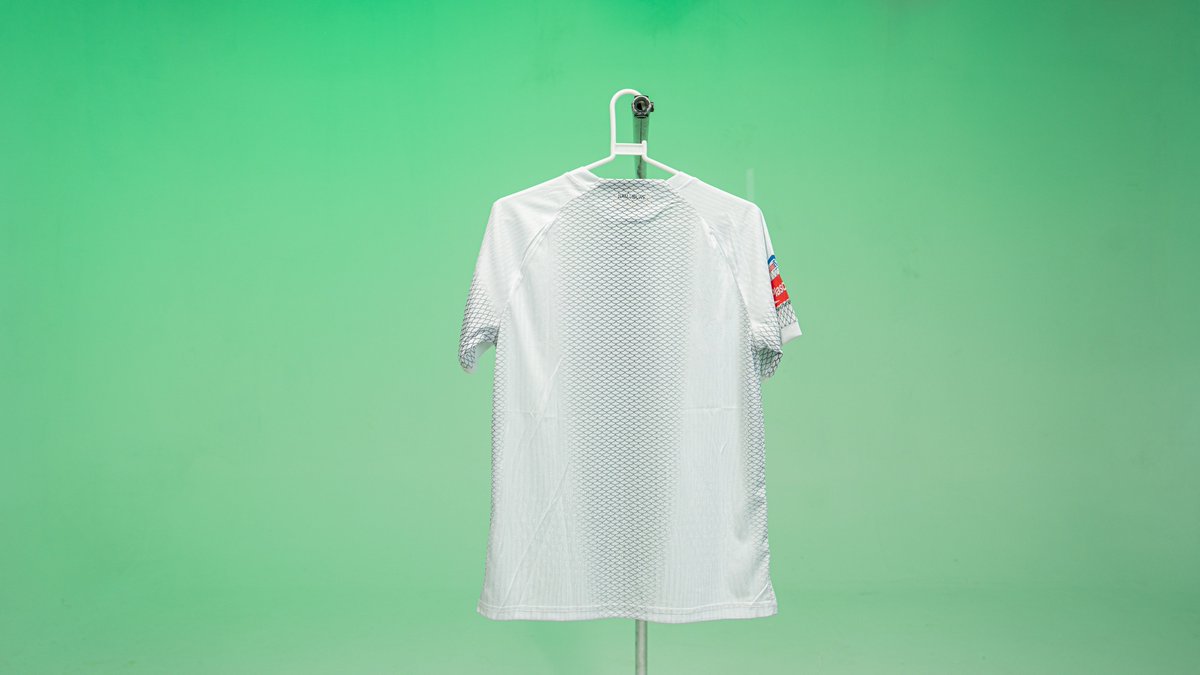 OfficialGMFC's tweet photo. 🟢 |  𝐍𝐄𝐖 𝐀𝐖𝐀𝐘 𝐊𝐈𝐓

Zoom in… our new away kit isn't just about the colours. It's in the stitching, the fabric tech and the subtle nods to our heritage.

𝐏𝐑𝐈𝐂𝐄𝐒:
Fans' version - 𝟐,𝟓𝟎𝟎/-
Player version - 𝟒,𝟓𝟎𝟎/-

For orders & delivery call - 𝟎𝟕𝟎𝟐𝟏𝟎𝟓𝟒𝟔𝟔
Find them at Centenary House, Westlands

#Sirkal | #SportPesaNaGor
