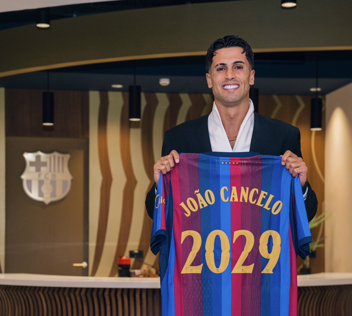 golistaspor's tweet photo. Barcelona, Joao Cancelo'yu kadrosuna kattı. https://t.co/luR2vWAmfD