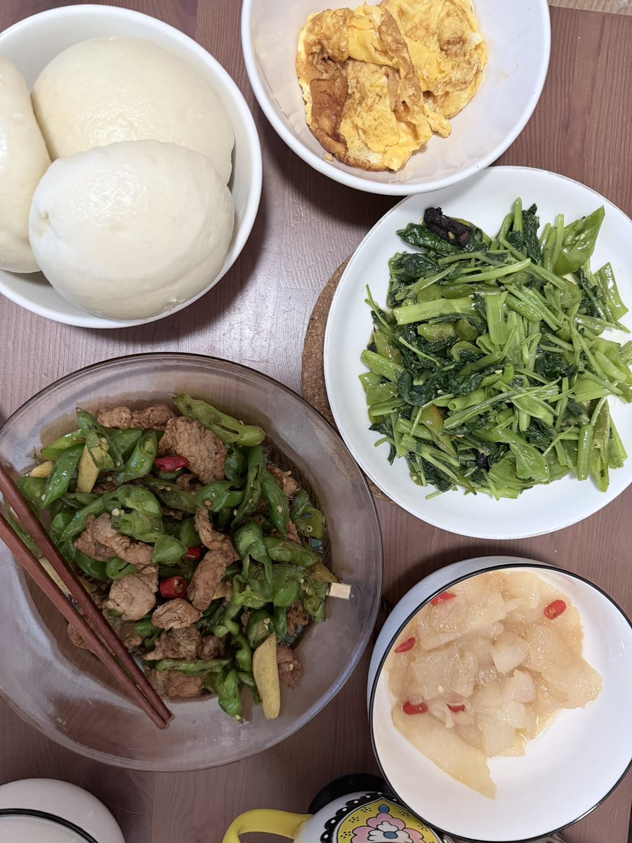LifeCatKuby's tweet photo. 吃饭吃饭 https://t.co/ClgHPO11Px