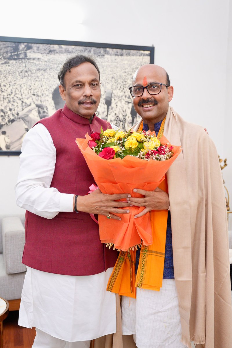 TawdeVinod's tweet photo. संगठन में मेरे साथी एवं भाजपा के नवनियुक्त राष्ट्रीय महामंत्री हरीश द्विवेदी जी से अपने दिल्ली स्थित आवास पर भेंट की। इस दौरान उन्हें नवीन दायित्व के लिए शुभकामनाएं प्रेषित कीं।

हम सब मिलकर आदरणीय प्रधानमंत्री @narendramodi जी के विकसित भारत के संकल्प को साकार करने एवं माननीय राष्ट्रीय अध्यक्ष @NitinNabin जी के नेतृत्व में भाजपा की नीतियों एवं विचारधारा को जन-जन तक पहुँचाने के लिए प्रतिबद्ध हैं।

@HarishD_BJP