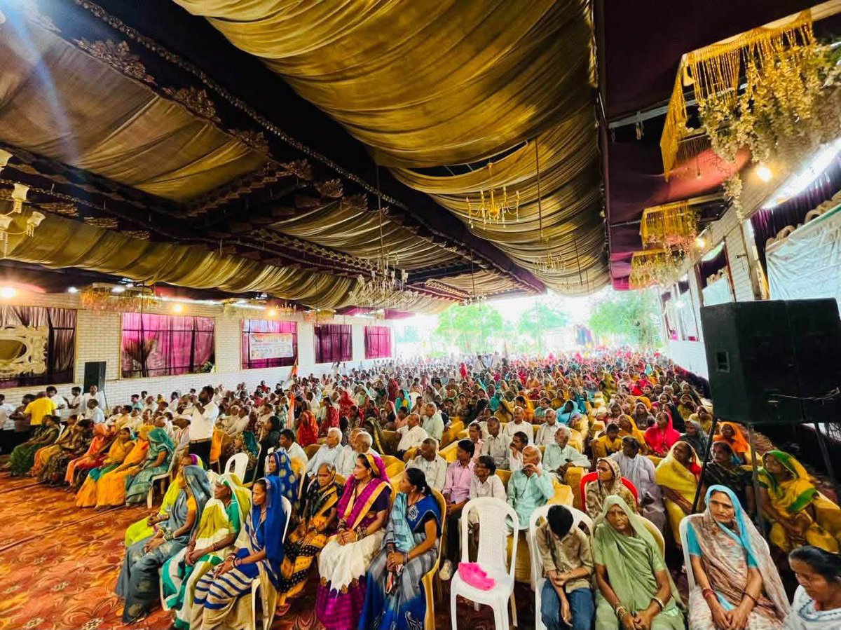 _PradeepAhirwar's tweet photo. ग्वालियर शहर  में अनुसूचित जाति कांग्रेस द्वारा कार्यकर्ता सम्मेलन आयोजित किया गया। जिसे मुख्य रूप से अनुसूचित जाति कांग्रेस प्रदेश अध्यक्ष श्री प्रदीप अहिरवार जी, विधायक श्री सतीश सिकरवार  जी, श्री सुनील शर्मा जी, प्रदेश महासचिव ,कु ज्योति सिंह (महिला कांग्रेस अध्यक्ष )शहर जिला अध्यक्ष ग्वालियर श्री सुरेन्द्र यादव जी, ग्रामीण अध्यक्ष ग्वालियर कांग्रेस प्रभुदयाल जोहरे जी श्री दीपक खरे जी ,श्री कृष्ण गोपाल चौरसिया जी ,श्री कुलदीप मगरईया ,श्री महेश मदुरिया जी ने संबोधित किया।
 
इस अवसर पर ग्वालियर शहर अध्यक्ष अनुसूचित जाति कांग्रेस केदार बरहादिया जी सहित कांग्रेसजन उपस्थित रहे।