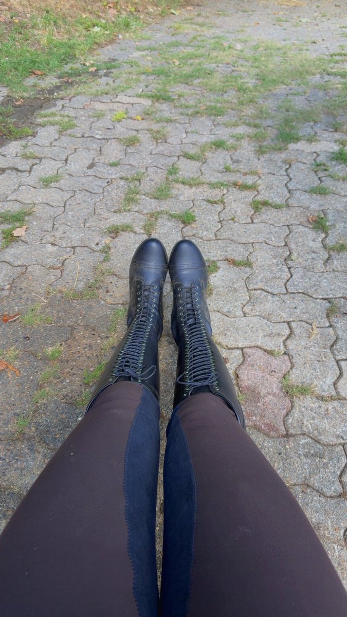 GermanGoddess87's tweet photo. Für mich geht es jetzt reiten 👸😌 https://t.co/FdbOokRGwt