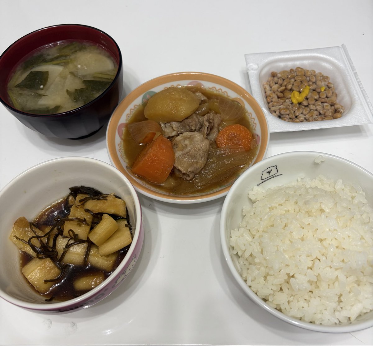 Reena33333's tweet photo. 肉じゃがと汁ときゅうり昆布の漬物
和だ🫶 https://t.co/80fdxhpzTg