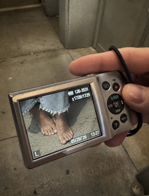 ToesCoin_SOL's tweet photo. new week, new goals, new toes. https://t.co/DaWRg61IK4