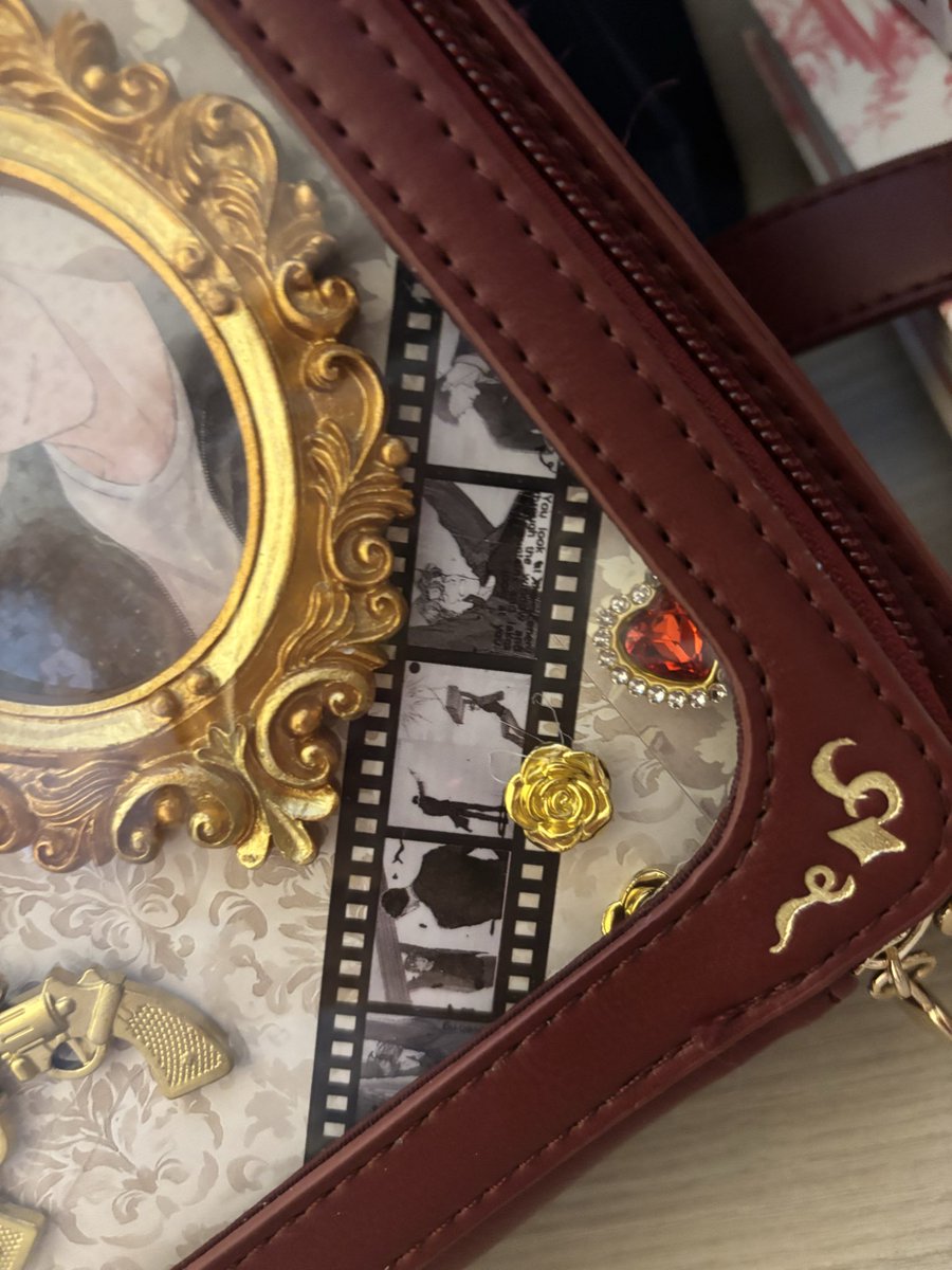 roseofcygnet's tweet photo. My Bad Apple ita bag is finally done 🍎
Worth every hour spent on it.
#BadApple #배드애플 #itabag https://t.co/czyPowv8h1