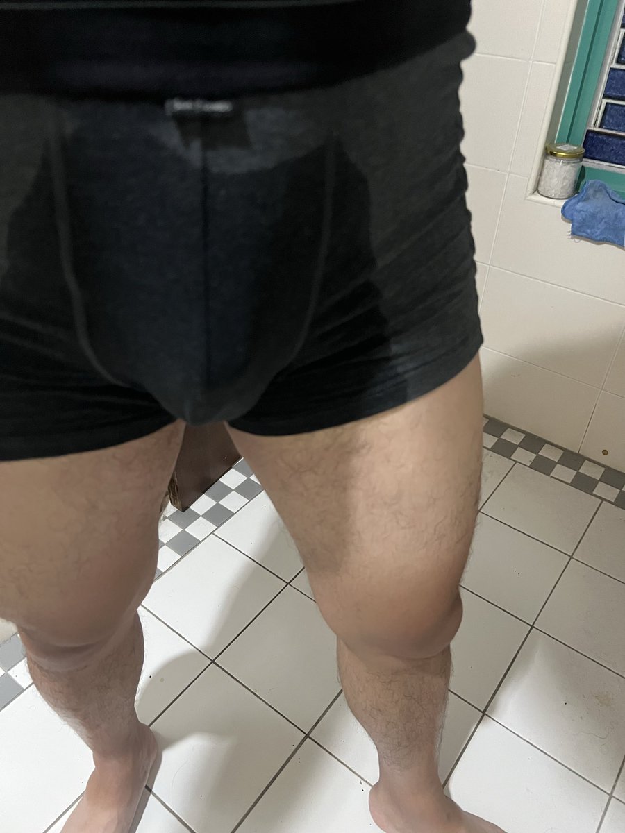 hi920419's tweet photo. 倒個垃圾⋯被大雨突襲⋯
#濕的亂七八糟💦 https://t.co/hSiOohPtLa