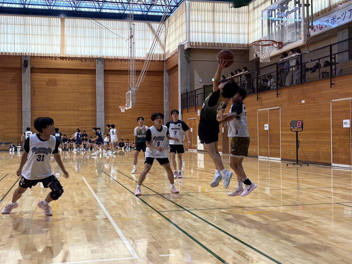 sakuyoHS's tweet photo. 作陽バスケ部男子ブログより
加古川市強化錬成試合に参加しました
８月１８日（火）１９日（水）と
加古川市の１１７いいなスポーツアリーナで
開催された錬成試合に参加してきました。
WC予選で一つでも多く勝てるように
頑張りましょう！！
https://t.co/PATd1g8uld https://t.co/4gjD55yODK
