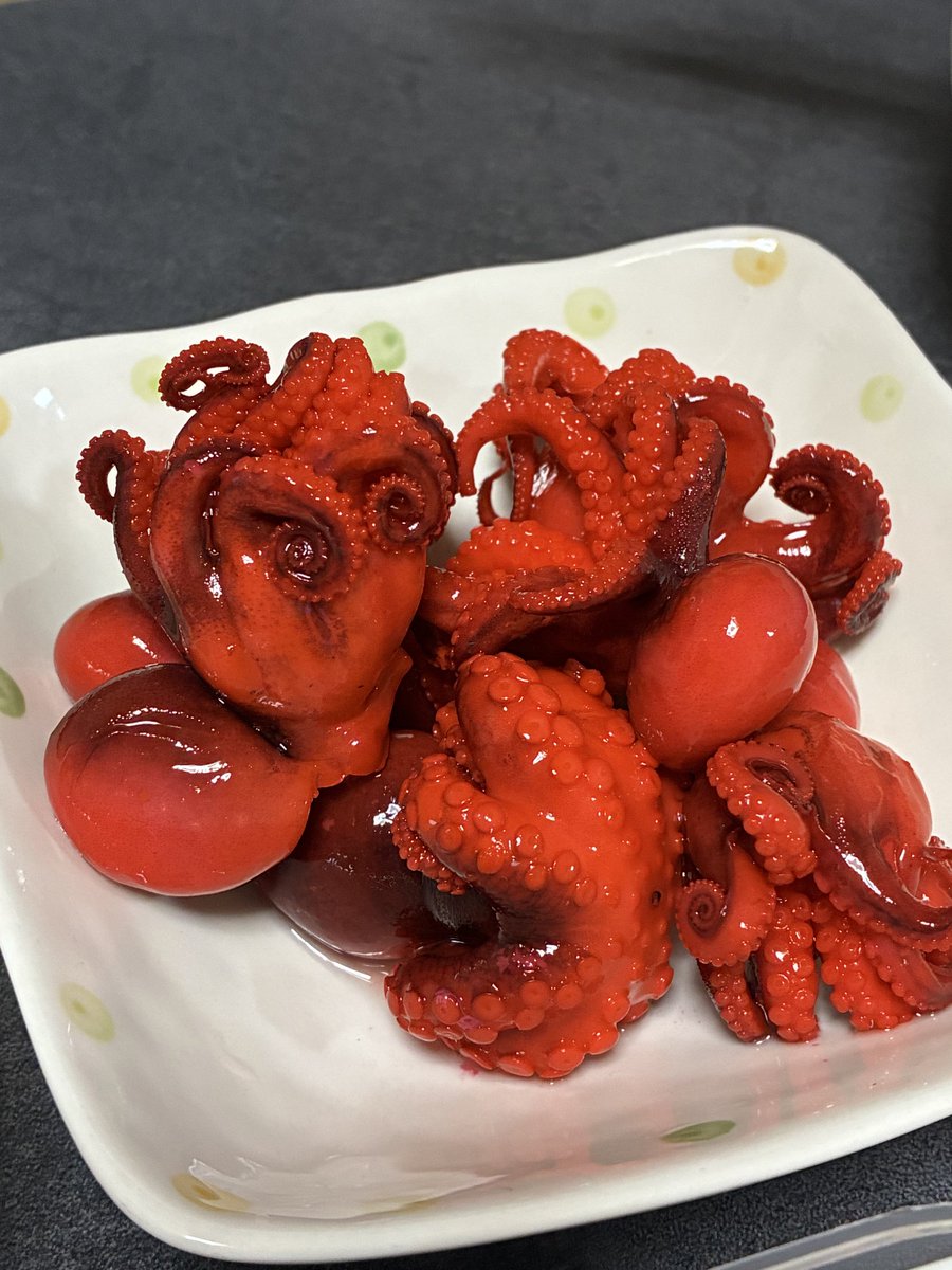 tokihaigman's tweet photo. 冷製豚タン胡麻和え
豚もつとニンニクの芽の唐辛子炒め
いただき物のイイダコの酢ダコ
しょうがご飯 https://t.co/xJuYwwLK36
