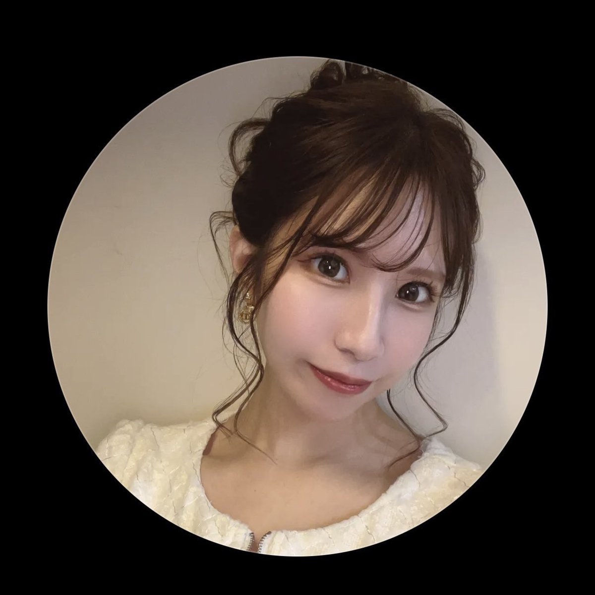QtjRap's tweet photo. 【注意喚起】
こちらの方にお気をつけください。
座席情報開示のお取引で条件通りにも関わらず幕間がある公演で終演2時間後に一方的に座れなかったという連絡。なぜ連絡しなかったか聞いてもはぐらかすだけでした。類似のケース他に何件も報告上がっております。
 
 #拡散希望 #LDH https://t.co/QgH4iZ0hiV