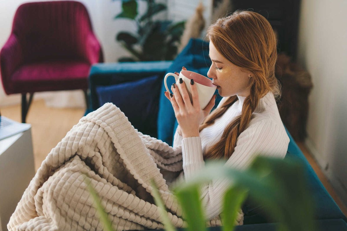sinsiglos's tweet photo. Sipping hot cocoa on the couch while rain taps the window—cozy Sunday vibes, no plans needed. https://t.co/RRW4kYkS0g
