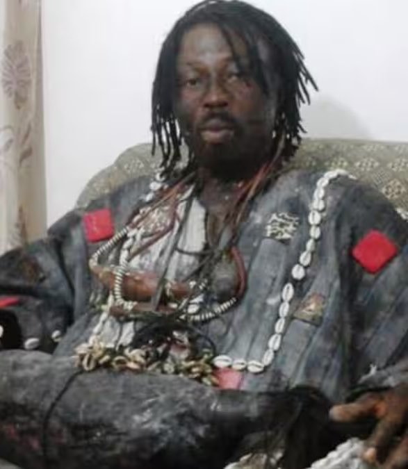 LFCdrexx's tweet photo. Nana Kweku Bonsam (Ghanaian Witch Doctor):

“Liverpool will win the Premier League this season” https://t.co/IHjLndOzlp