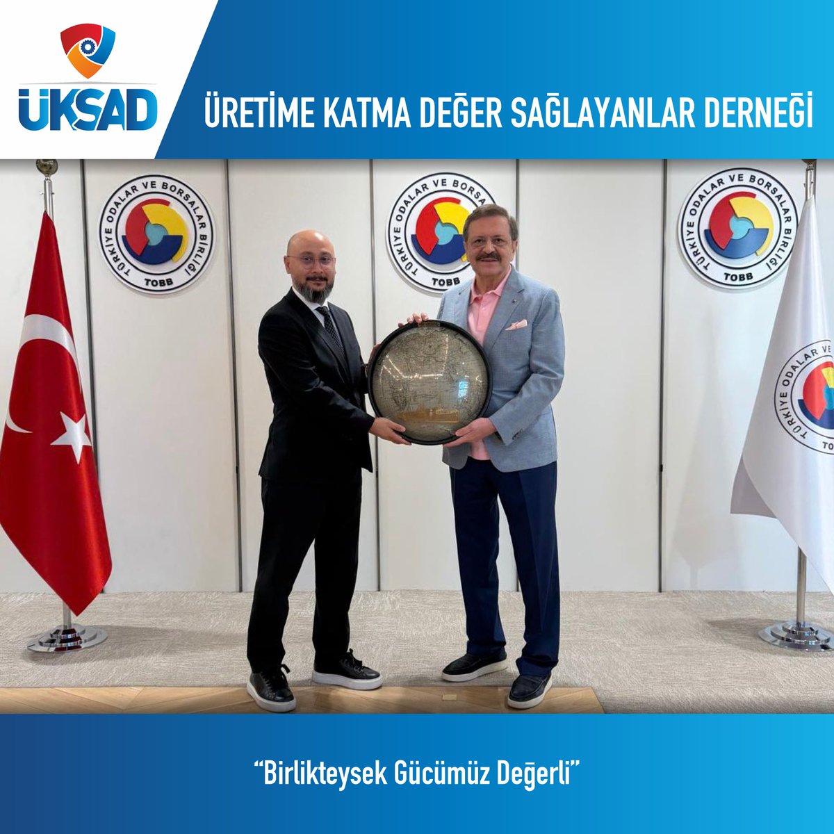 uksaddernek's tweet photo. ÜKSAD Başkanımız Sn. Cihangir Eminoğlu ve Başkan Yardımcımız Sn. İbrahim Ayhan; TOBB Başkanı Sn. M. RİFAT HİSARCIKLIOĞLU beyi makamında ziyaret ettiler.
-
Nazik misafirperverlikleri ve katkıları için kendilerine teşekkür ederiz.
-
@RHisarciklioglu
@TOBBiletisim
.
.
.
.
.
.
.
.
.
.
.
.
.
#üksad #uksaddernek #ankara #tobb #ostim #sincan #ivedik #üretim #imalat #ankara #türkiye #sanayi #başkent #medya #gündem #sondakika