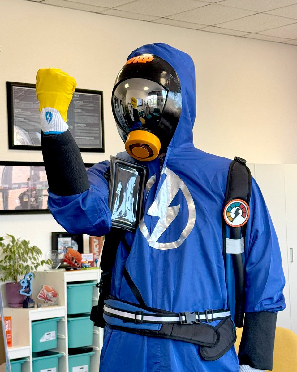 FuturLab's tweet photo. Spending the whole day thinking it's Friday but it's actually Thursday🥀

Last month, we debuted the PowerWash Simulator suit during For One Night Only Live Showcase🥳

Big thanks to Kiriko(chillibunny_) for bringing our Washer to life💦 https://t.co/9VANghCPUm