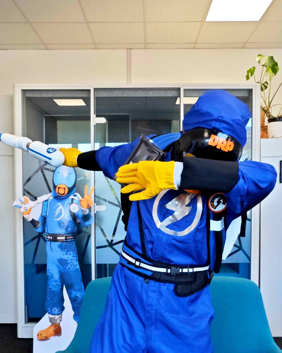 FuturLab's tweet photo. Spending the whole day thinking it's Friday but it's actually Thursday🥀

Last month, we debuted the PowerWash Simulator suit during For One Night Only Live Showcase🥳

Big thanks to Kiriko(chillibunny_) for bringing our Washer to life💦 https://t.co/9VANghCPUm