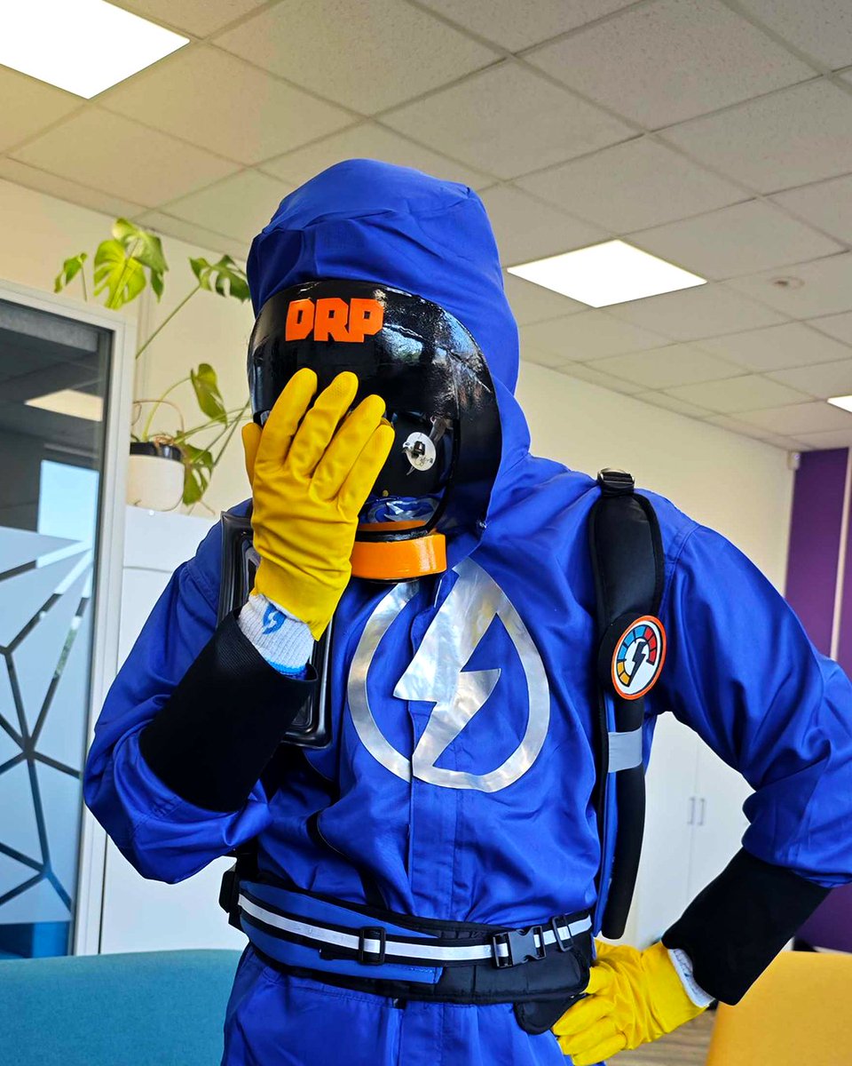 FuturLab's tweet photo. Spending the whole day thinking it's Friday but it's actually Thursday🥀

Last month, we debuted the PowerWash Simulator suit during For One Night Only Live Showcase🥳

Big thanks to Kiriko(chillibunny_) for bringing our Washer to life💦 https://t.co/9VANghCPUm