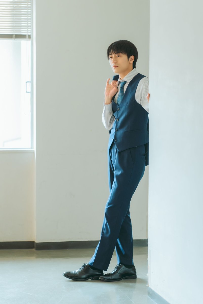 saitoryu616's tweet photo. オフショット塩野。
スーツの広告ではありません。
ぼーっとしてるだけです。
#キスあと #塩野 https://t.co/AHCjXcIVnK
